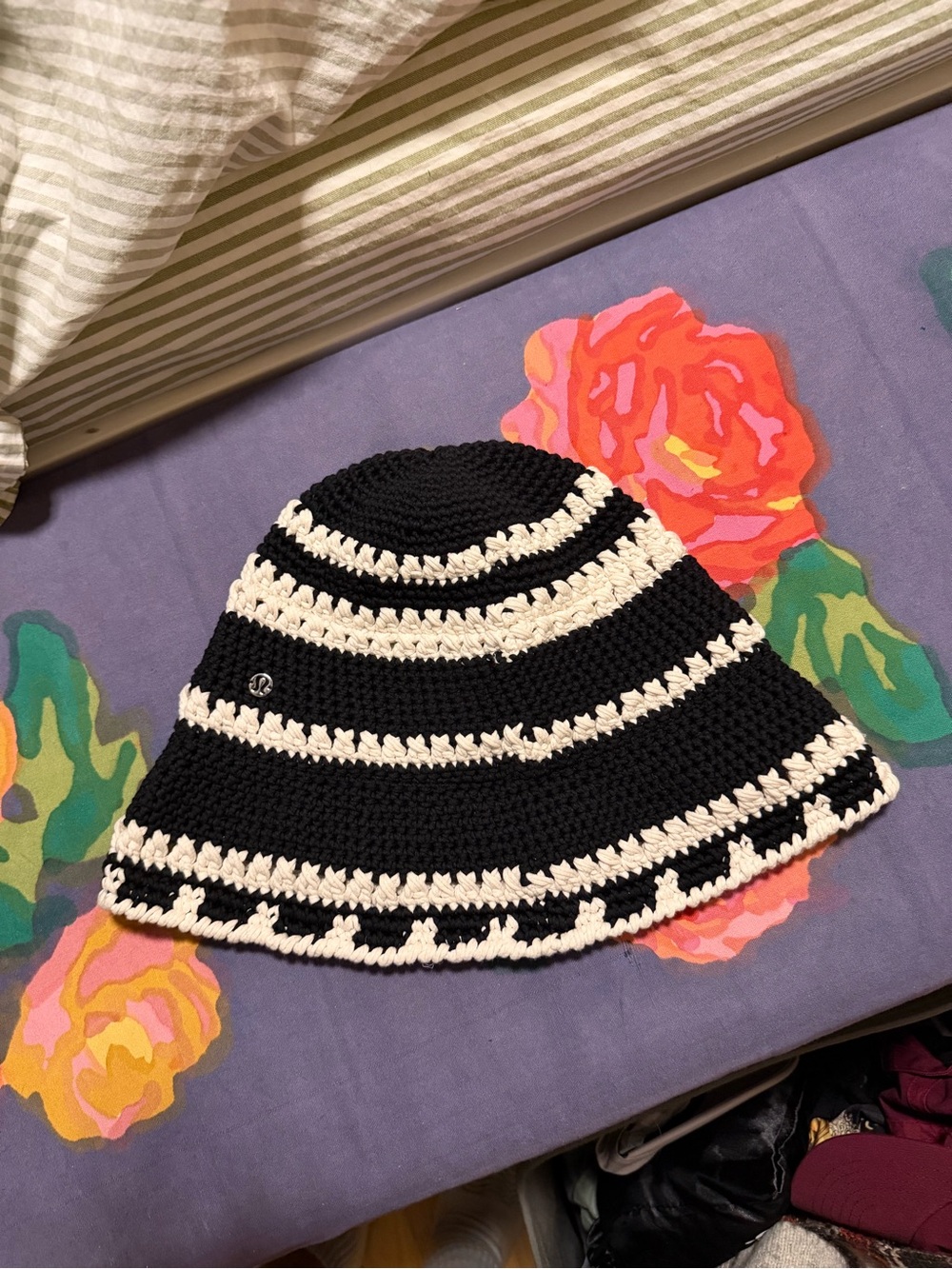 Lululemon black & Cream Crochet Bucket Hat - Women - Picture 2 of 4